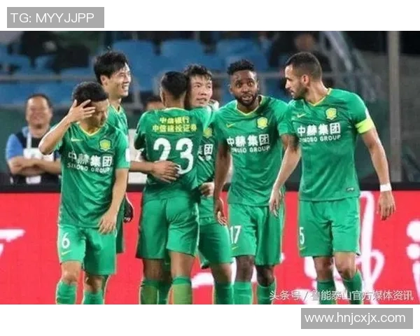 重庆篮球队在邀请赛中以76分稳居积分榜首位，表现引人瞩目